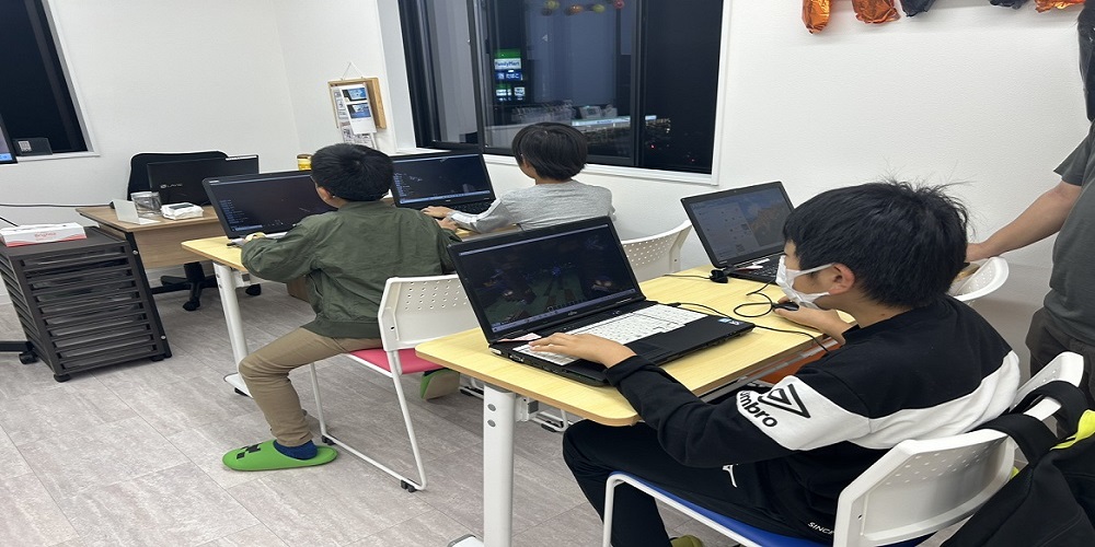 子ども達に人気の「マインクラフト」を使用！